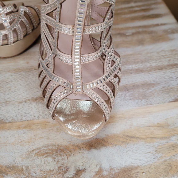 Vince Camuto "Special Event" heels. - Picture 8 of 12